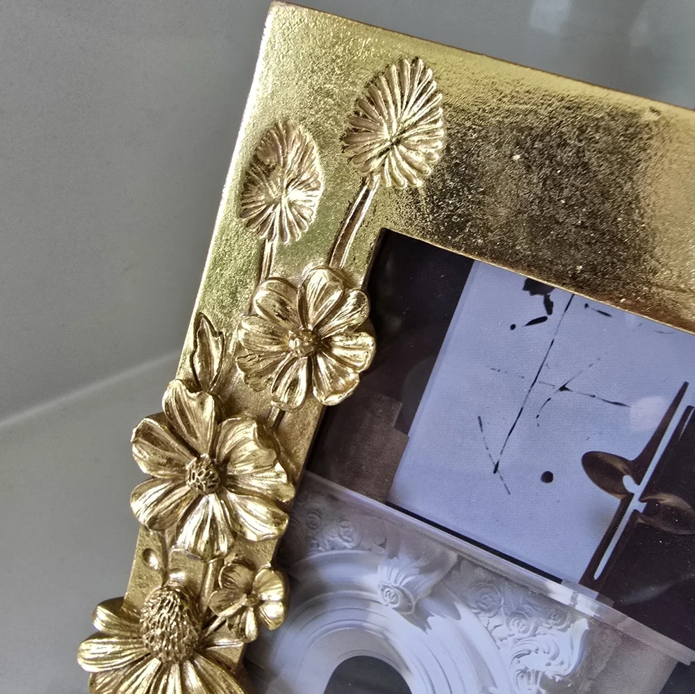 Sagebrook Home Gold Resin Flowers Butterfly 4x6‎ Photo Frame New